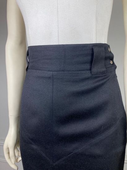 ALAIA

Jupe courte ajustée en gabardine de...