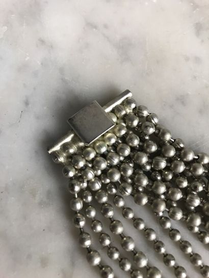 PATRICK RETIF

Bracelet à quinze rangs de...