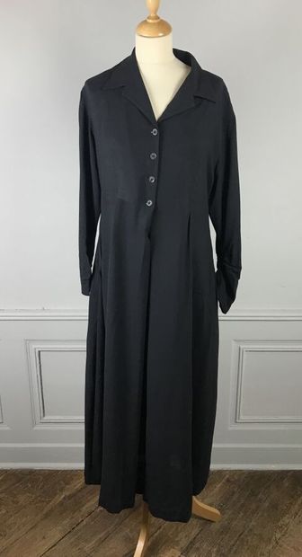 SYBILLA pour GIBO

Robe longue noire en trompe...