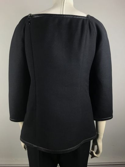 COURREGES

Ensemble gabardine de laine noire,...
