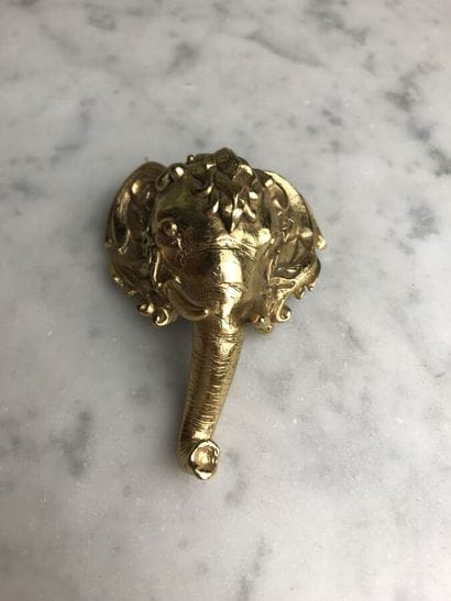 CHRISTIAN DIOR Boutique

Broche pendentif...