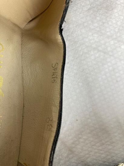 SALVATORE FERRAGAMO

Paire d'escarpins en...
