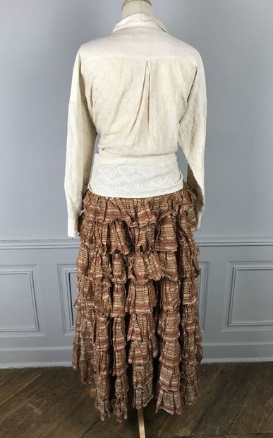CALLAGHAN

Ensemble comprenant une blouse...