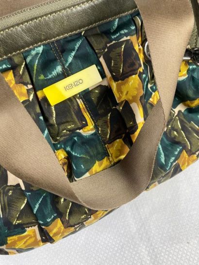 KENZO

Sac en toile enduite imprimée de berlingots...
