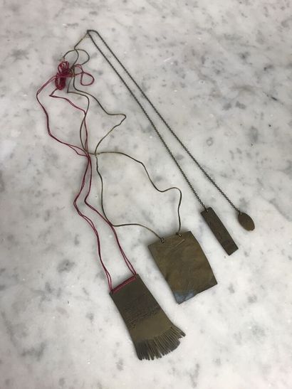 ISABEL MARANT

Lot comprenant deux pendentifs...