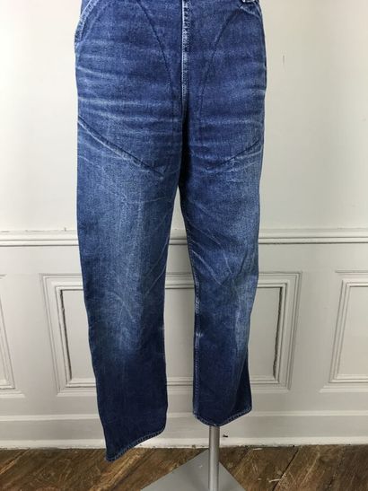 THIERRY MUGLER

Pantalon denim effet de découpes...