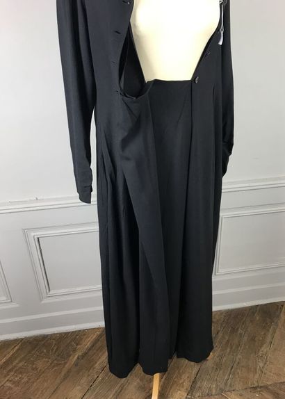 SYBILLA pour GIBO

Robe longue noire en trompe...