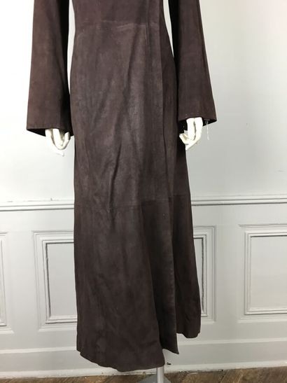 KENZO

Long manteau en cuir marron, petit...