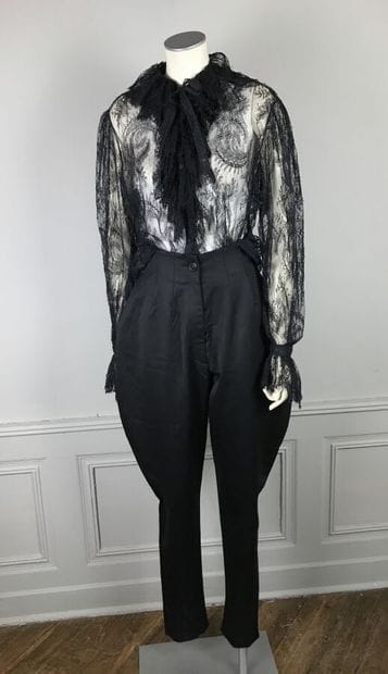 CHANTAL THOMASS

Ensemble composé d'une chemise...