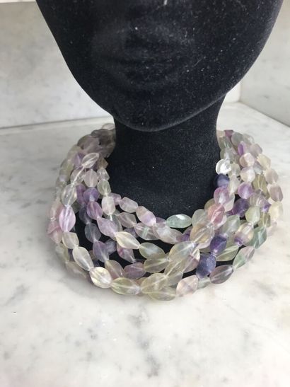 CESAREE

Collier à neuf rangs de perles tournées...