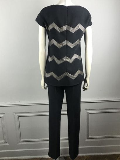COURREGES 1995

Ensemble en crêpe de laine...