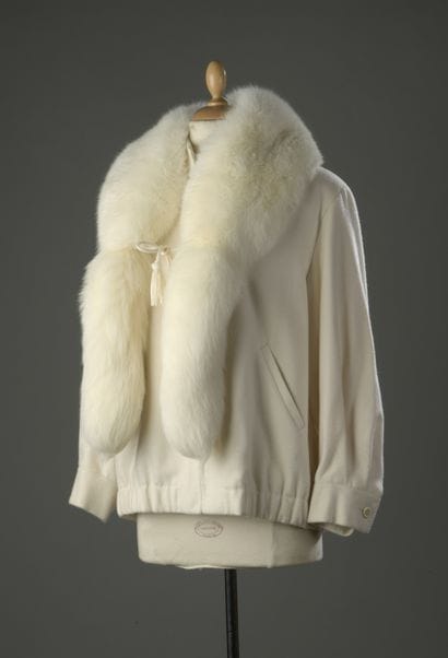 GIVENCHY Haute Couture

Ensemble comprenant...