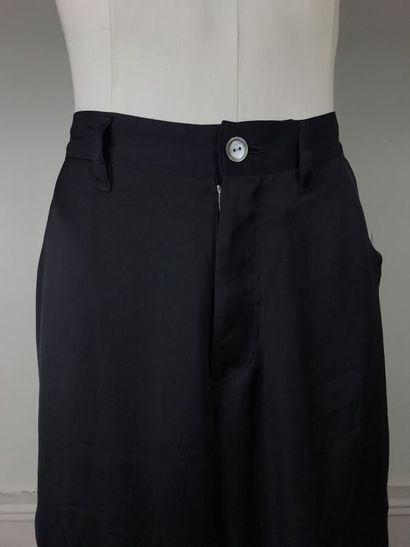 ISSEY MIYAKE n°IM56-FF035

Pantalon façon...