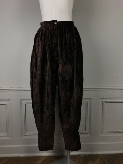 KENZO

Pantalon en velours marron à plis...
