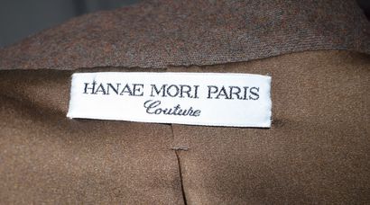 HANAE MORI Couture 

Tailleur en feutre marron...