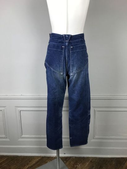 THIERRY MUGLER

Pantalon denim effet de découpes...