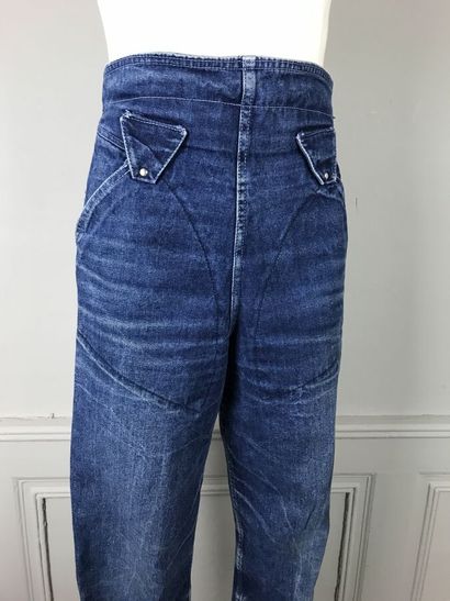 THIERRY MUGLER

Pantalon denim effet de découpes...