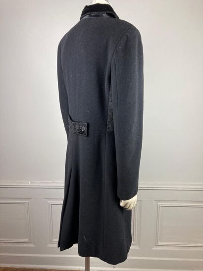 FUTURE OZBEK

Manteau 7/8 en lainage noir,...