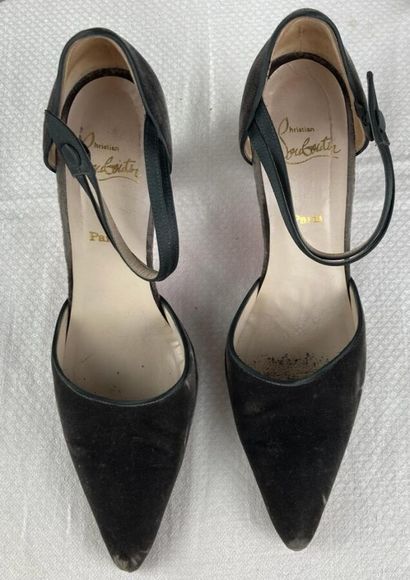 CHRISTIAN LOUBOUTIN

Paire d'escarpins en...