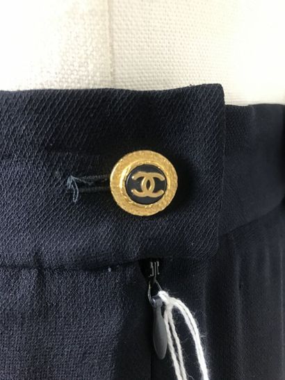 CHANEL Boutique automne 1993

Jupe longue...
