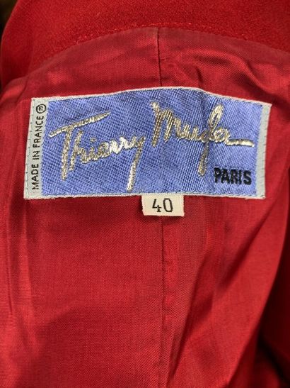THIERRY MUGLER

Circa 1985

Veste en jersey...