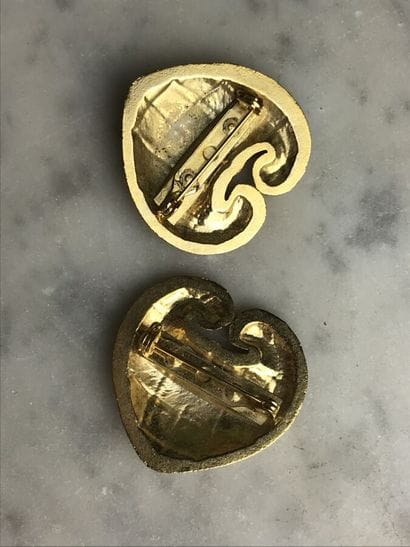 ROCHAS

Lot comprenant deux broches identiques,...