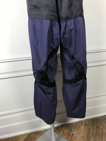 ISSEY MIYAKE n°IM56-FF035

Pantalon façon...
