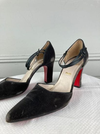 CHRISTIAN LOUBOUTIN

Paire d'escarpins en...