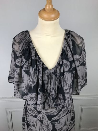 CACHAREL

Circa 1970

Robe en viscose noir...