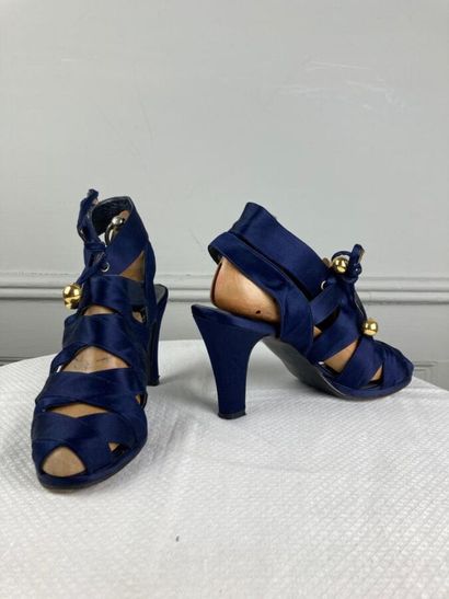 CHRISTIAN LACROIX by Sidonie Larizzi

Pair...
