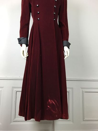 NINA RICCI 

Bolduc portant les inscriptions...