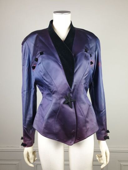 THIERRY MUGLER

Veste en soie violine à effets...