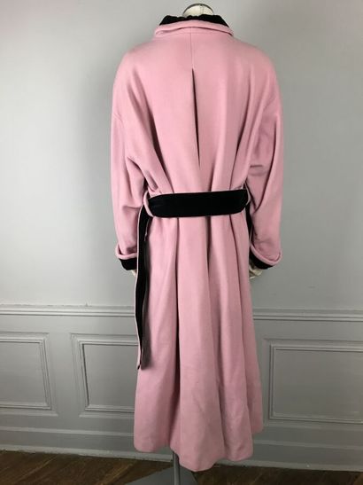 CHANTAL THOMASS

Manteau long en drap rose,...