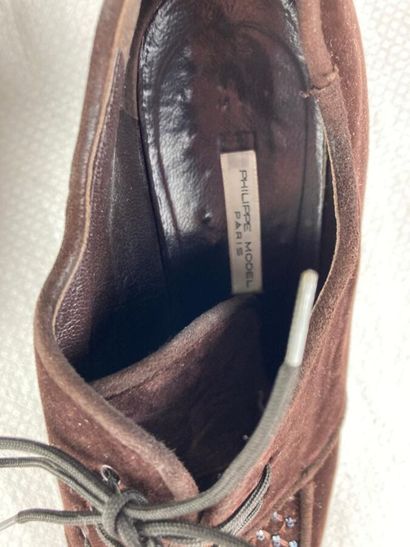 PHILIPPE MODEL

Paire de richelieu en velours...