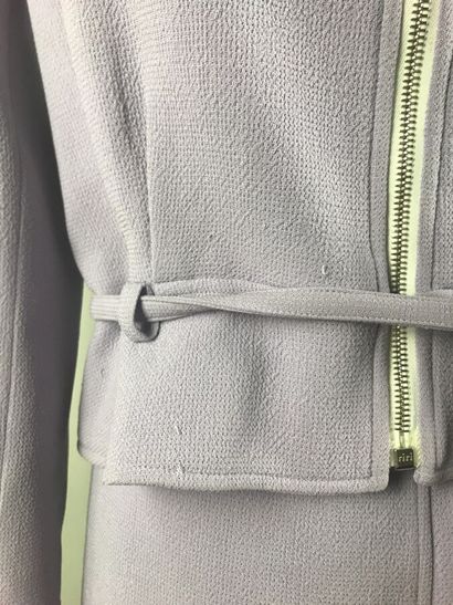 COURREGES

Ensemble en crêpe de laine parme...