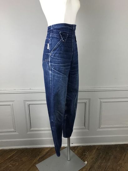 THIERRY MUGLER

Pantalon denim effet de découpes...