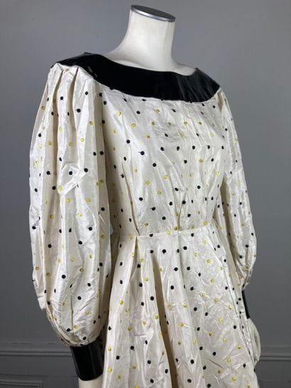 TAN GIUDICELLI

Circa 1975

Robe en soie...
