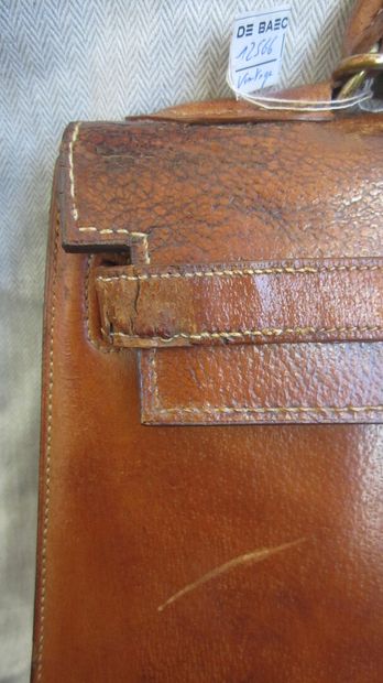 HERMES Paris

Kelly 32 bag in beige pigskin,...