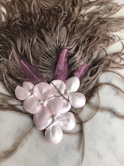 NATASHA DOMERCK

Bracelet velours rose rehaussé...