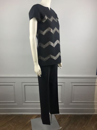 COURREGES 1995

Ensemble en crêpe de laine...