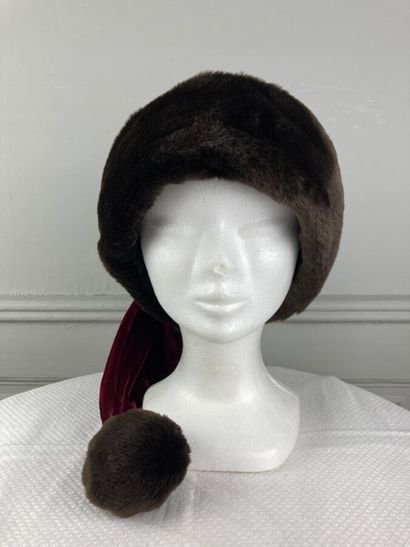 INES DE LA FRESSANGE

Chapeau lutin en velours...