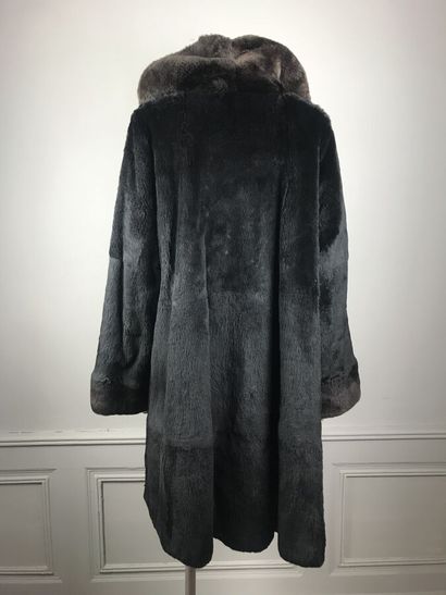 RIZAL

Parka 7/8ème réversible en castor...