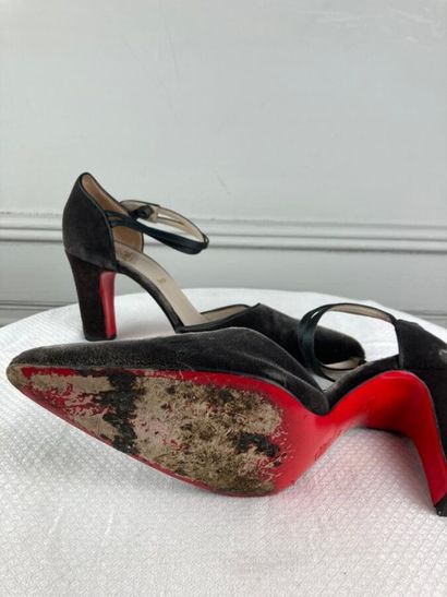 CHRISTIAN LOUBOUTIN

Paire d'escarpins en...