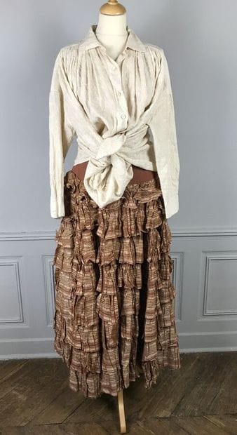 CALLAGHAN

Ensemble comprenant une blouse...