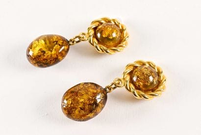 ANONYME

Paire de pendants d'oreilles en...