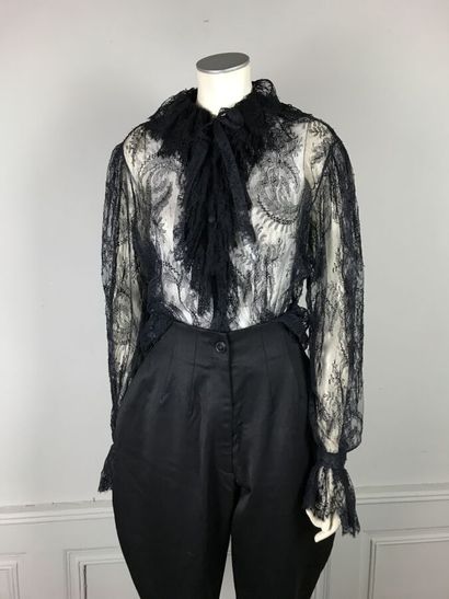 CHANTAL THOMASS

Ensemble composé d'une chemise...