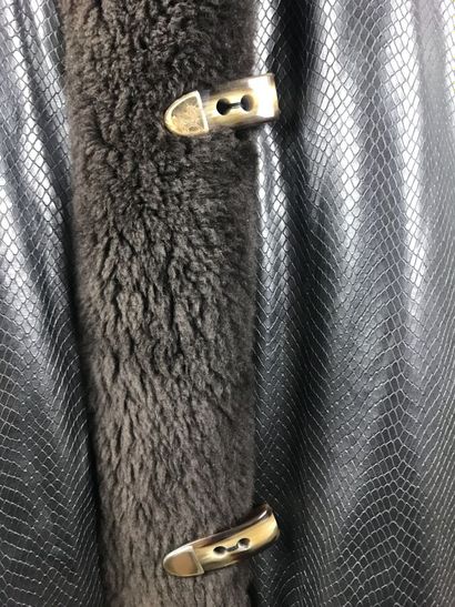 RIZAL

Parka 7/8ème réversible en castor...