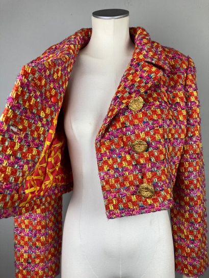 CHRISTIAN LACROIX

Veste courte en tweed...