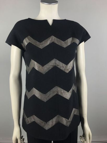 COURREGES 1995

Ensemble en crêpe de laine...
