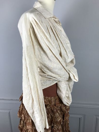 CALLAGHAN

Ensemble comprenant une blouse...